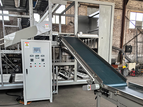 Paraffin forming machine